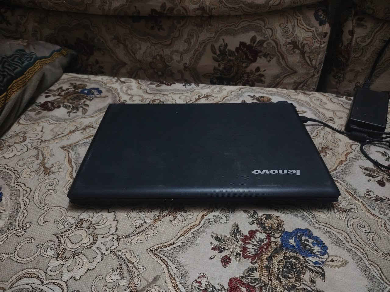 سلام عليكم PC لينوفو معالج i7 كله نضيفه و جديده اي نقصه ما ناقصه شاحنه جديده ويندوز 10 بيه حاسبه مل شغال الله شاهد سعره 220  واتساب ***********
