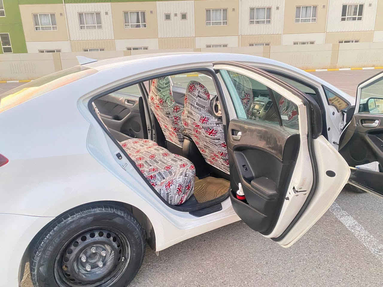 السلام عليكم كيا فورتي موديل 2017 حادثها بالعراق مبدل باب السائق بدون صبغ وحادثها موضح بالصور ماشية 86 للاستفسار الاتصال ‏‪ 0771 525 1179 
السعر ١١٠$  رحمه علا والديكم بس الشراي يتصل
