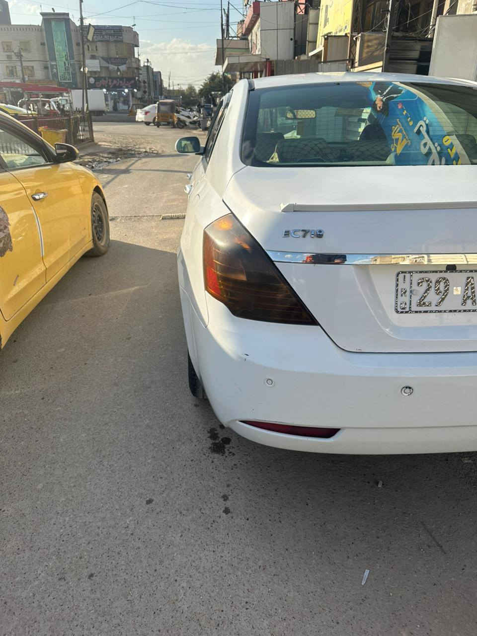 السلام عليكم ام كراند ٢٠١٣ مكفوله من صبغ ولضربه كير مكينه تبريد تدفئه كهربايات كله شغاه سنتر لك شغال تخم تاير غرفته جديده  سياره جديد بسمي مكان بغداد سعر ٥٥ رقم هاتف ***********
