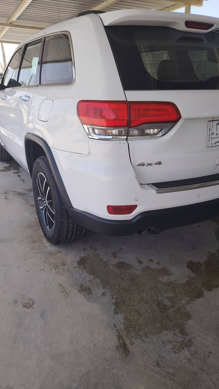 جيب لاريدو ٢٠١٤ مرغوب

6 سلندر محرك (3600) . 
عدد المسافة ٢٠٠ الف كيلو 
بصمة بصمة أبواب.
كراسي كهرباء  
شفتات بلستيرن
قطعتين تبريد
دبع رباعي
نضام eco أقتصادي.
نضام APS.
مانع أنزلاق.
تحكم ستيرن+مثبت سرعة.
نضام صوت 
حساسات 
قطعتين تبديل بابين عكس السايق بدون ارباك
البابين تفصيخ 
وبدون دواخل
تخم تاير ياباني جديد + صدر جديد
***********
