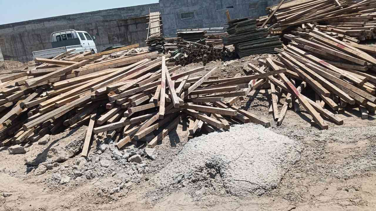 السلام عليكم سير لبيع طول 3 متر كله مابي مقاصير *********** دكه وحده مدكوك
