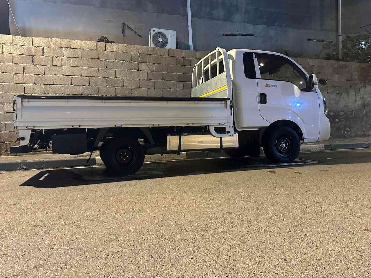 سلام عليكم كيه بنكو لبيع 
مديل ،2023 ،سعره 140 وبيه مجال شي قليل 
اقره المنشور وخابرني جزاك الله خير 
سياره كلش جديد ماشيه 67 الف 
سياره قمارته مبدله بس هيكل بيبان رجعات  القديمات نفسهن 
جاهزه على اخر حبايه انكر سويج وين ميعجبك تطلع من تيارت تخم جديد حداديه من الطول لطول كلشي جديدوكاله اضافات عليه مدوشمه من داخل ارضيه جاد مال مسكر. ابلاديه تانكيه فافون 100 لتر دعاميه خلفيه مال شكل الجديد اصليه تبريد صلوات ثلج ❄️ مكينه 2700 
دسكات وبنزات قبل يومين البريك كله مسويله صيانه كامله كلش لخير  رقم بصره انكليزي سنويه 28 وجاهز. لتحول لستفسار اكثر *********** مكان سياره البصره حي المهندسين البصرة, العراق
