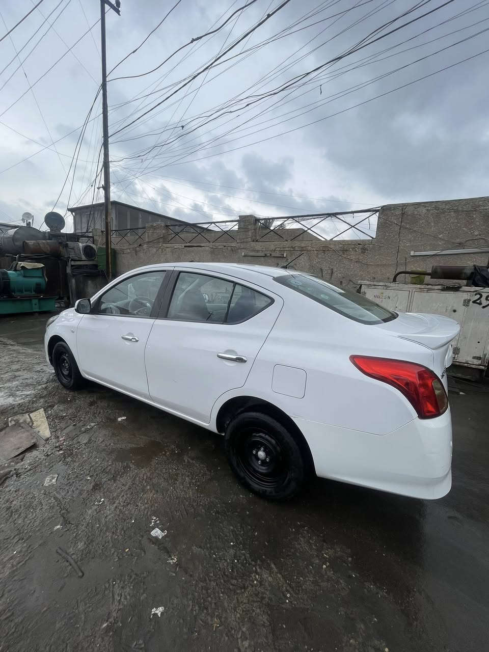 سلام عليكم
نيسان صني هندي2020 بغداد ماشية 112
شاشة كامرة اصلي
محرك كير كفالة
تبريد خير من الله 
صدر جديد 
***********
فقط بارد خلفي جنطة+ جاملغ امامي تبديل بلادي واحد فقط
بارد بالباب خلف السايق خط اقل الشبر فقط +بارد خفيف بالباب وره الصدر 
السعر 109 وبيهة مجال
