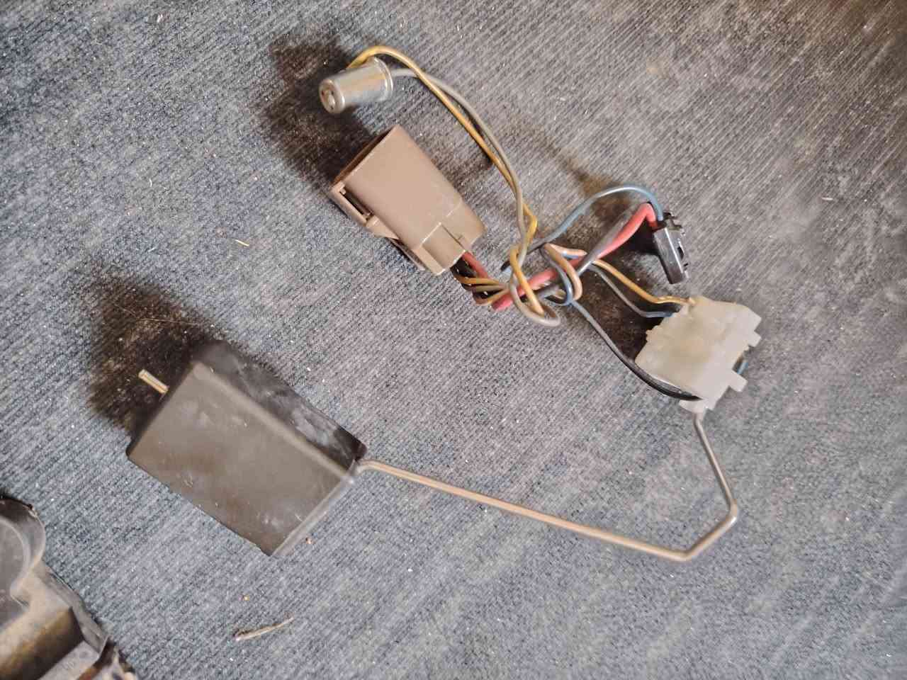 للبيع قيم واخذ 
جويتر افيو ١٠ الاف
مسجل افيو ١٠ الاف 
حساس كام شفت ٢الفين
حساس مال تبخير ٥ الاف
حساسين صالنصة ثنيهن ب ٢٠ الف
طوافة عادية ب ٢الفين دينار 
كلهن ع الفحص
اذا تاخذهن كلهن ب٤٠ الف واذا مفرد مكتوب اسعارهن
مكاني بغداد الاعظمية
***********
