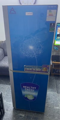 ثلاجة ومجمدة • مستعملة شوي • حي الجامعة