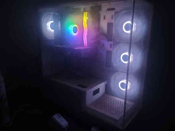 سيت اب كامل للبيع او بيع مفرد
شاشة Samsung g6
2k
240hz
curved 
va
32inch
smart
سعر الشاشة : 450 الف 
ضمانه 3 سنوات و الضمان باقيله سنتين

كيس : 
i5-13400f
rtx 4060 8g
1t m.2
16g ram

سعر الكيس : 850 الف

اليو بي اس :
ups farber Online 2kva ابو الضمان السنتين
ضمانه موجود و سنتين بيه والجهاز مستعمل قليل و بطارياته مستعمل قليل و يطولن كلش

350 الف

ماوس attack shark
كيبورد redragon red switch
الماوس والكيبورد ثنيناتهم ب60 الف
الأسعار قفل اخوان
مكاني بغداد ، سيدية
***********
