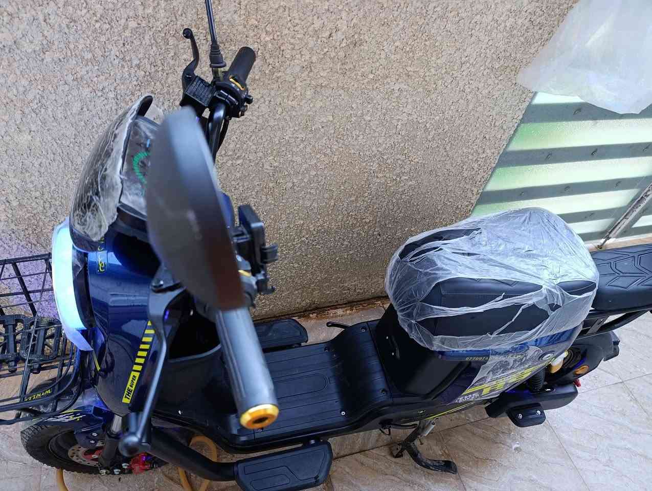 دراجه r9 مدرعه شركة ونلي الاصليه 5بطاريات مصار اسبوعين من مشتريه وصله موجود بصمه وكارت شاشه وسويج بلوتوث ٤سرعات متوازي ع بيعته المكان بغداد الشعب :*********** بي واتساب
