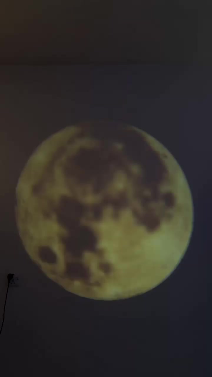 توفر جهاز عرض مميز وخيالي ضوء ال ولأرض مع خصم بنسبه30% 

المميزات:

جودة ممتازة مع إضاءة RGB وتأثيرات الفضاء.

يعرض الضوء على "الأرض والقمر" ويحتوي على عدستين إضافيتين

مصنوع من الألمنيوم.

يحتوي على منفذ USB Type-C للتشغيل.

زر للتشغيلالإيقاف.

خرطوم قابل للتعديل بزاوية 360 درجة.

الطاقة: 3 واط.

أبعاد الغلاف: ارتفاع: 20 سم  طول: 7 سم  عرض: 6 سم.

أبعاد المنتج: ارتفاع: 27 سم  عرض: 18 
السعر فقط25شامل التوصيل لكافه المحافظات 
لاتفوتك الفرصه مع الخصومات💯❤️‍🩹


**إذا كنت صاحب هذا الإعلان وتريد حذفه لأي سبب، رجاءا أرسل رسالة إلى الدعم الفني**