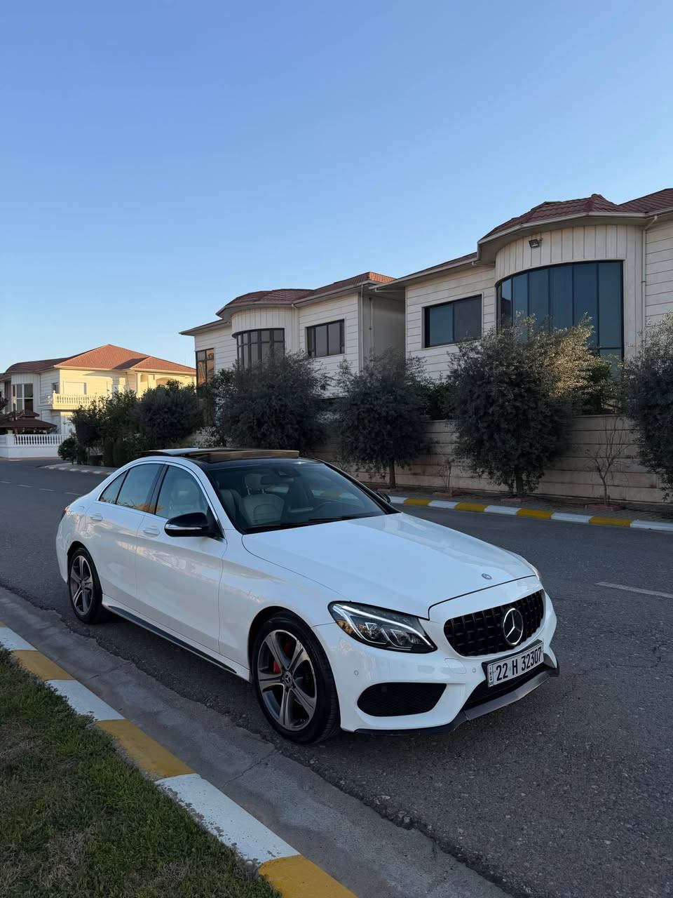 Mercedes c-class Amg 
C200 4 matic AMG
فول مواصفات،شاشاه ، بانوراما ، دبل ماوس ، كشن هيتر ميموري 
موديل ٢٠١٤ بدون صبغ بي مكانين تعديل بدون صبغ 
بدون حادث ماشي ١١٠ الف مايل 
گير مكينه حداديه كله بشرط 
رقم سنويه و هزه و فحص جديد 
سعر : ١٨٥$
*********** أربيل, العراق
