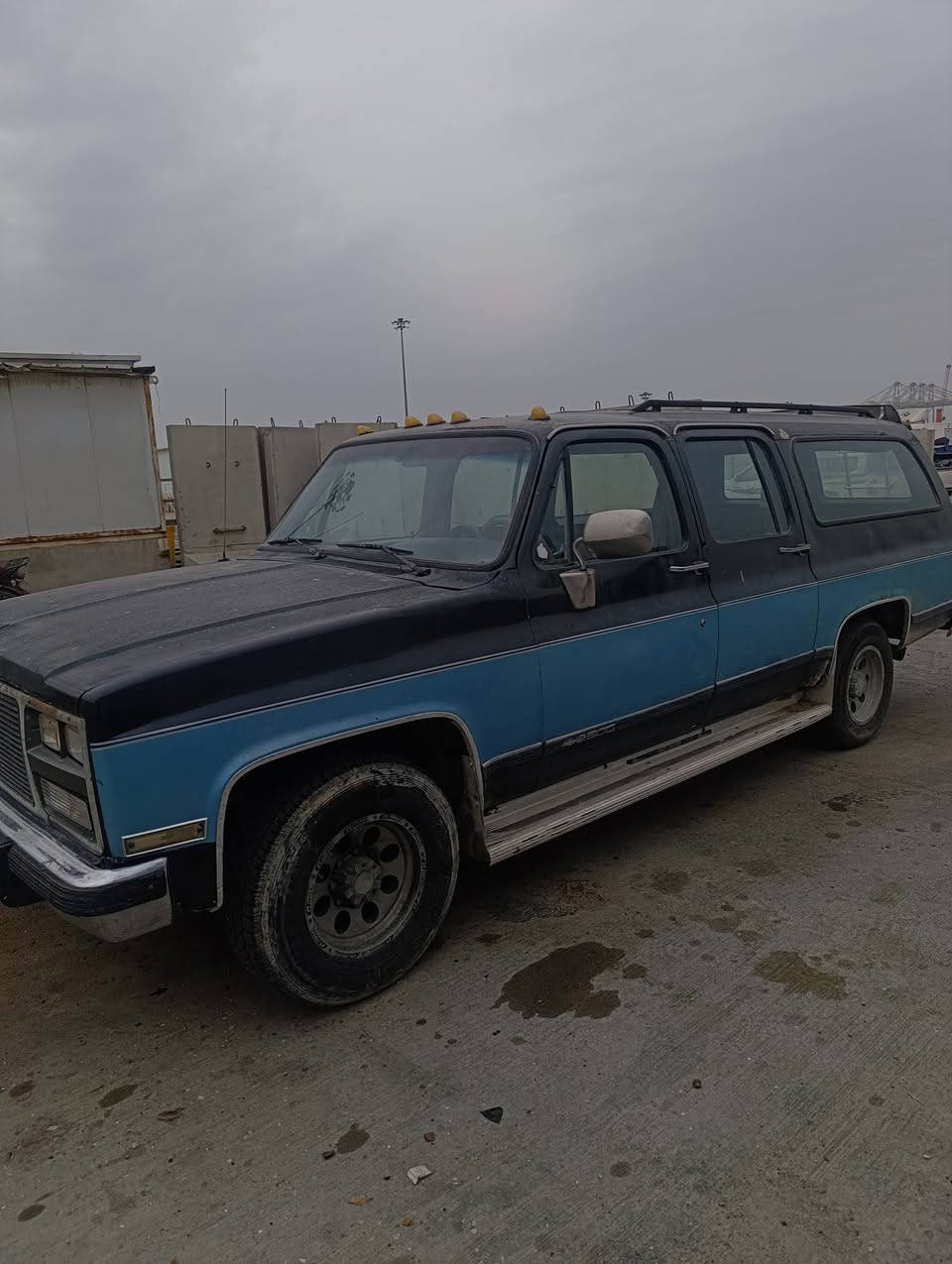 سياره جمسي سوبر مان موديل 91 كهرباء كلها شغاله ماكينه 350 كير 400 سياره حداديه تخم تاير محركها بيه خيط تبخير توه بادي بيه سياره نظيفه تبريد شغال نقص بس الثلاجه الخلفيه كهربائيات على ناصي شاير رباعيه سكنات فوك مكان السياره بصره مقصر غير متواجد على الفيس واتساب واتصال سعر السياره 30وبيها مجال ***********
