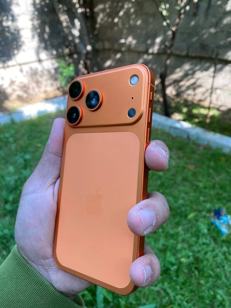 السلام عليكم عندي ايفون xr محور لل17 برو ماكس جهاز نضيف كلش مبدل بي فقط شاشه اصليه وبطاريه ذاكره 64 سعره خاص ***********
