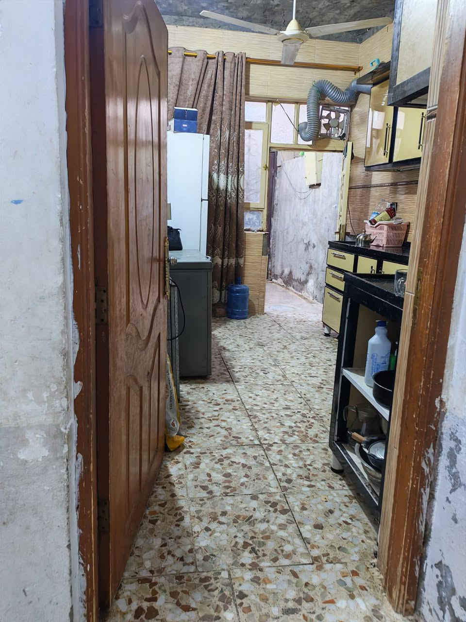 دار البيع زراعي مساحه  105 متر للبيع
غرفه واستقبال وصالة ومطبخ حمام داخلي وخارجي  ومكشوفة  وتخاريج مع شارع مقرنص  حي 17 تموز قرب جامع الاحسان  كافة الخدمات بي سعره 38 مليون بي مجال شويه 
اتصال رقم ***********
