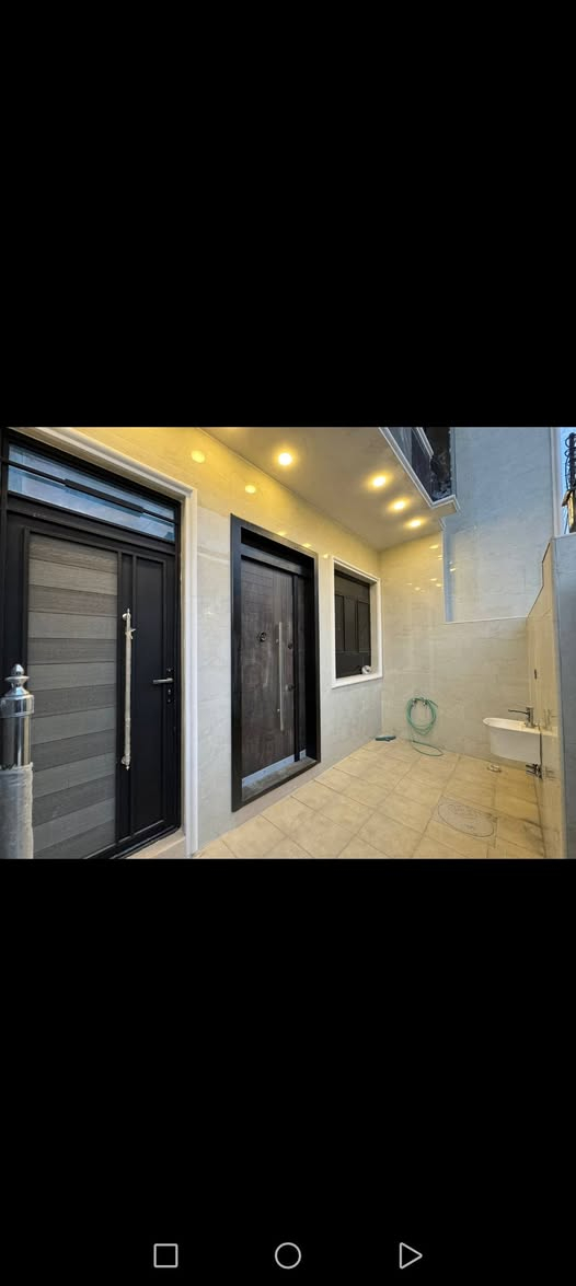 السلام عليكم بيت للبيع مساحة 100متر واجهة 5يحتوي على ثلاث غرفة نوم وصالةومطبخ وخدمات بيت جديد درجة اولا ارضية مرمر بيت مواصفات موقع ممتاز الرفاق الأولاخلف العاب حي جهاد قرب شارع 40الاستفسار على هذا الرقم ***********
