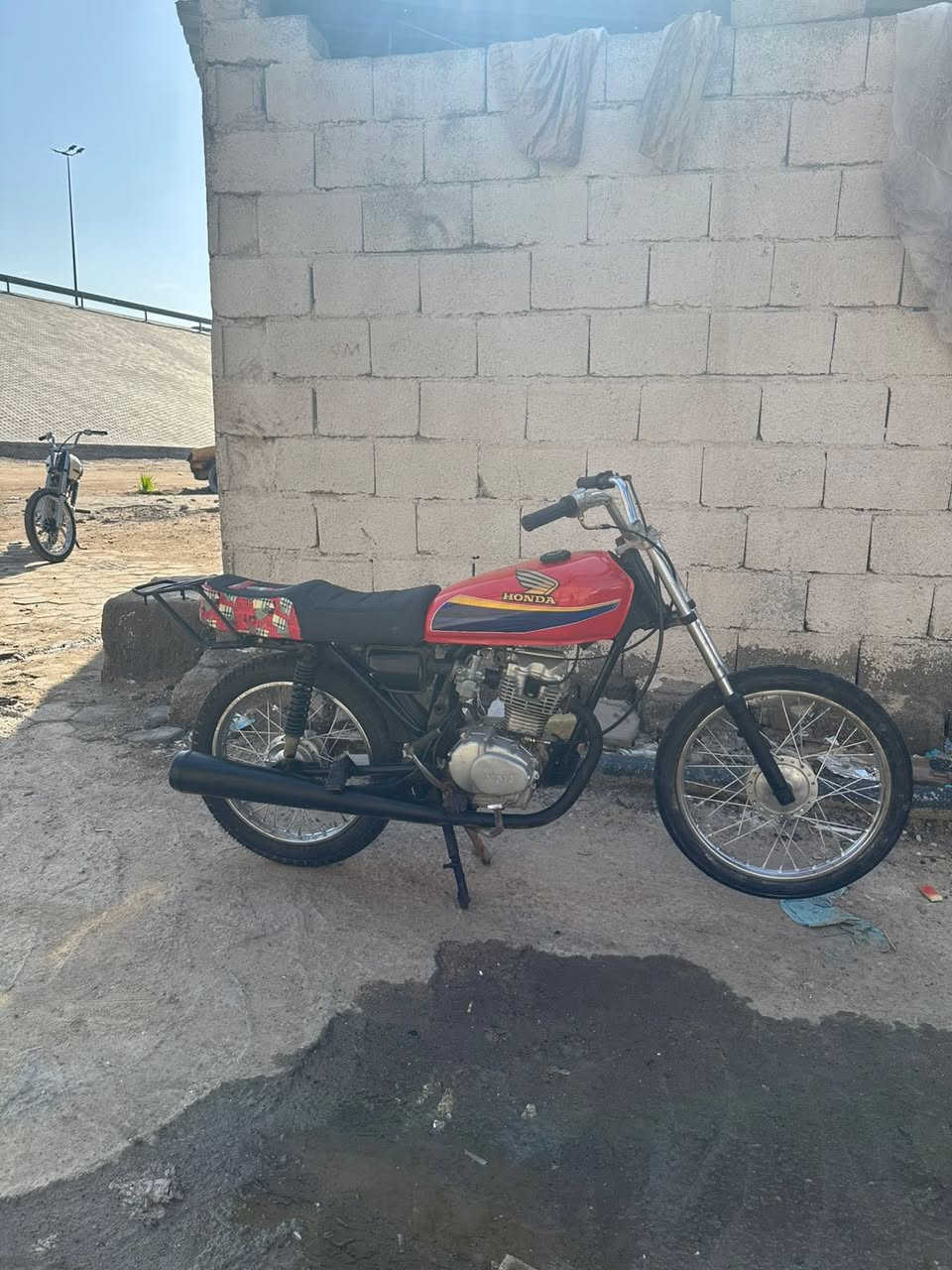 نامه شلامجه تعمير دراجه تخبل وغراض كله جديد كشن تفصال تانكي اصلي دبلات تايرات زوج توه شادهن كابريته ربع ماتصرف عليه مكينه نضيفه خرسه نهضه ومعدل ماتنكض سعره ٣٧٥ مجال قليل مكاني كزيزه رقمي ***********
