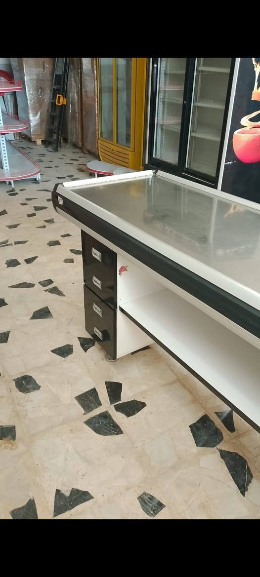 سفينه وصطيه ورفوف جداري وسلات جبس وميز كاشير وسله اندومي وسله كرزات للبيع الشراي يتصل العنوان بغداد واكو توصيل ***********
