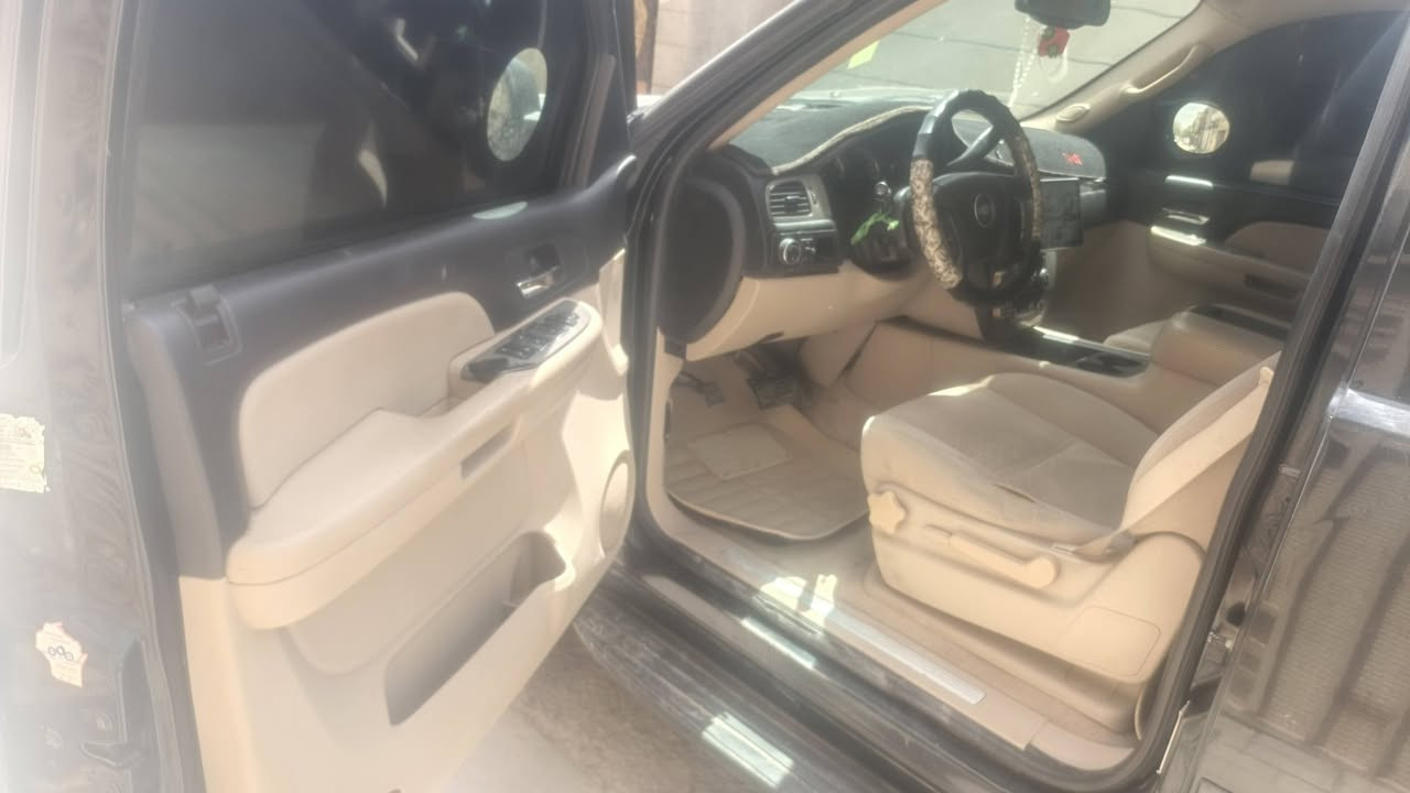 السلام عليكم
تاهو 2008 LT مكفوله من كير ومحرك وصبغ سياره نظيفه 

بيها فقط حار اربع اصابع جديده سعر 68 بيها مجال 
*********** واتساب
