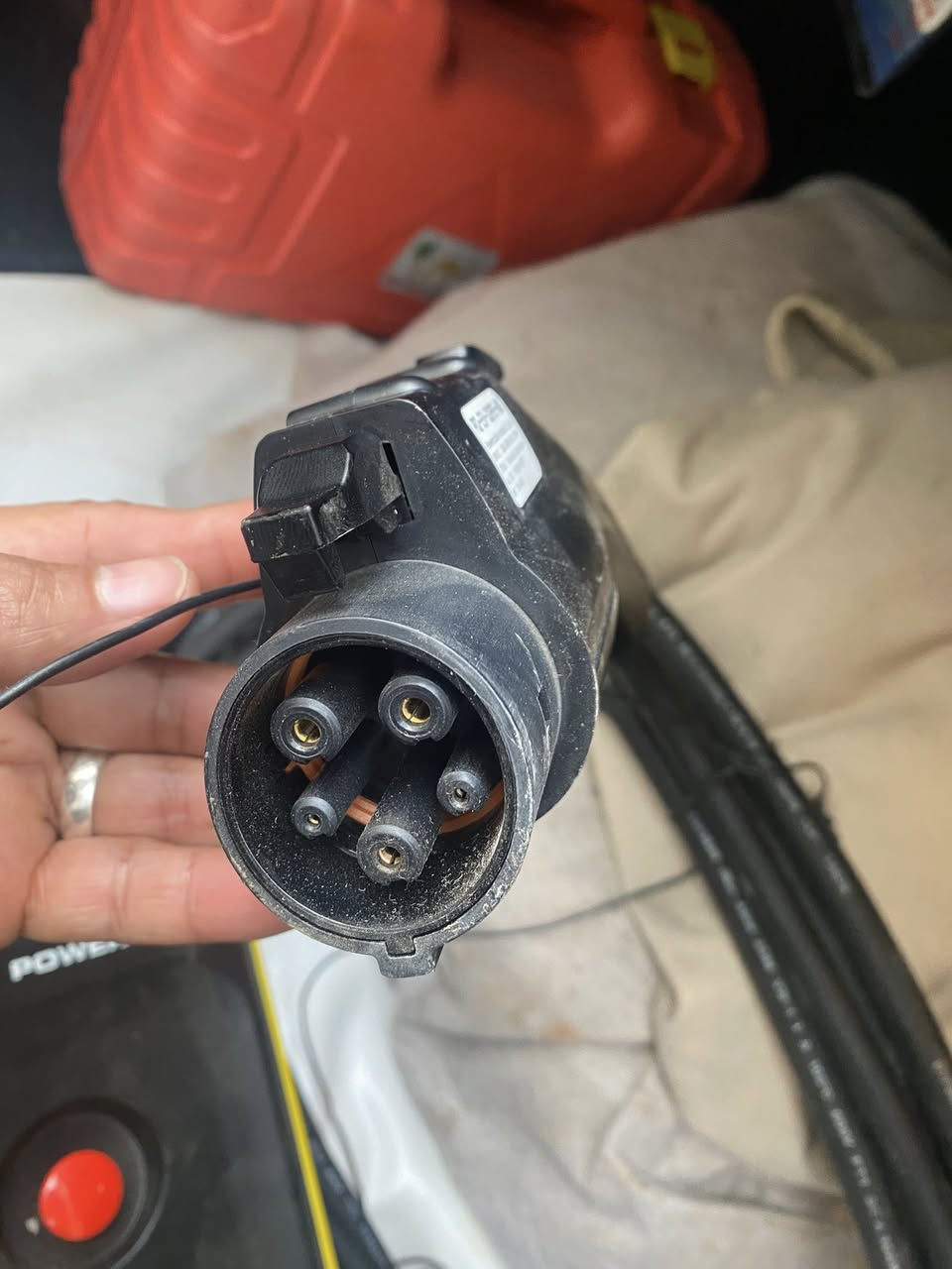 السلام عليكم عندي ٦ قطع شواحن سيارات كهربائية كوري اصلي باله الوحدة ٢٠٠ دولار


**إذا كنت صاحب هذا الإعلان وتريد حذفه لأي سبب، رجاءا أرسل رسالة إلى الدعم الفني**