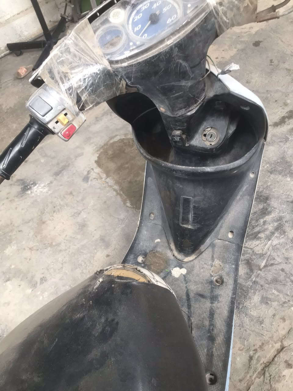 للبيع دراجة عصفورية مجنح متروكة بس شغالة عوزهة ترتيب  مكانهة البياع حي لعامل السعر ١٣٠وبيهة مجال 
***********
