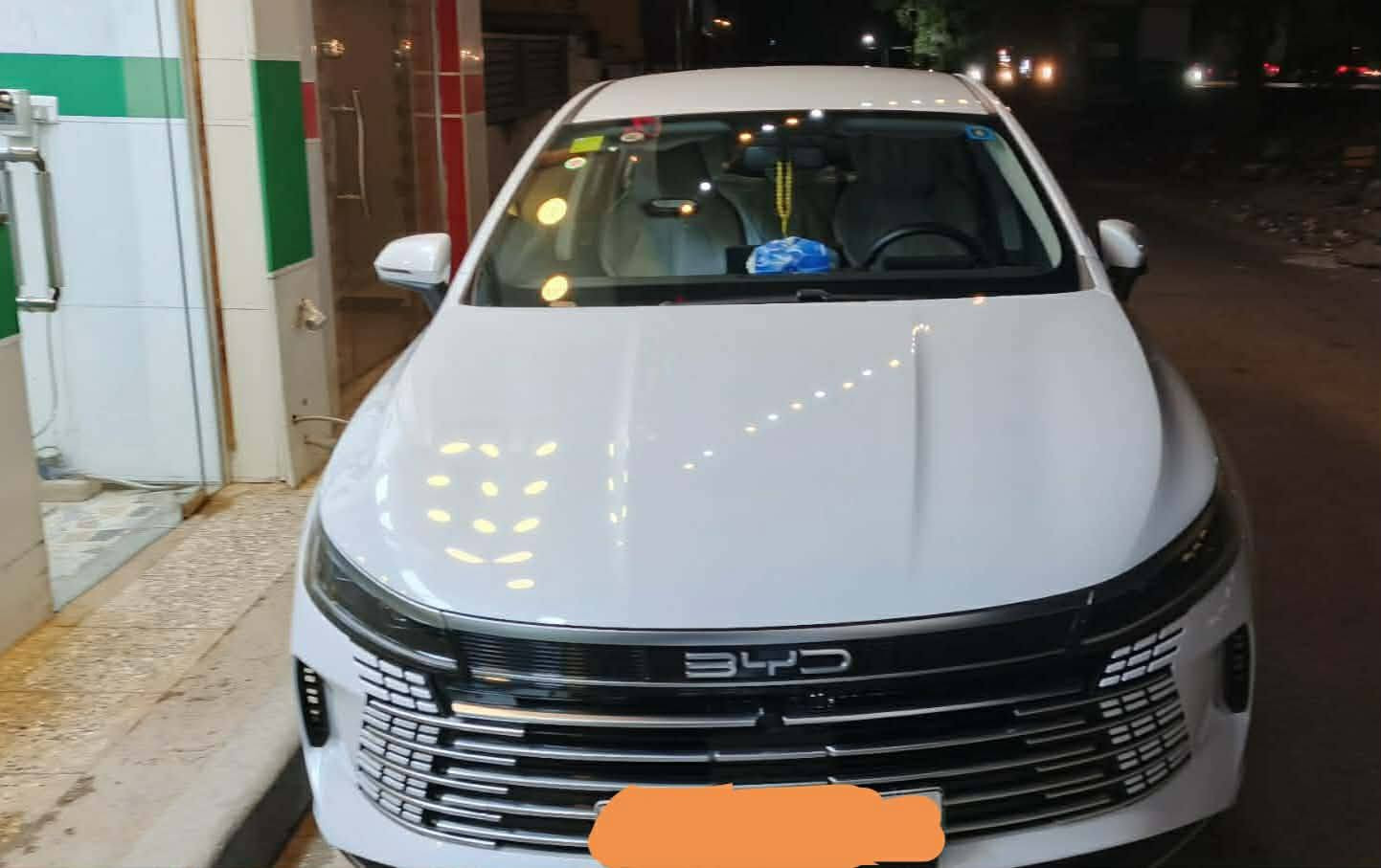 السلام عليكم بيوايدي دستروير ماشية الفين و٤٠٠ رقم بغداد بيه رصعة مال حصوة بل بنيد موضحة بل صورة السيارة باحالة الوكالة سعر ١٩٧٥٠ رقم ***********
