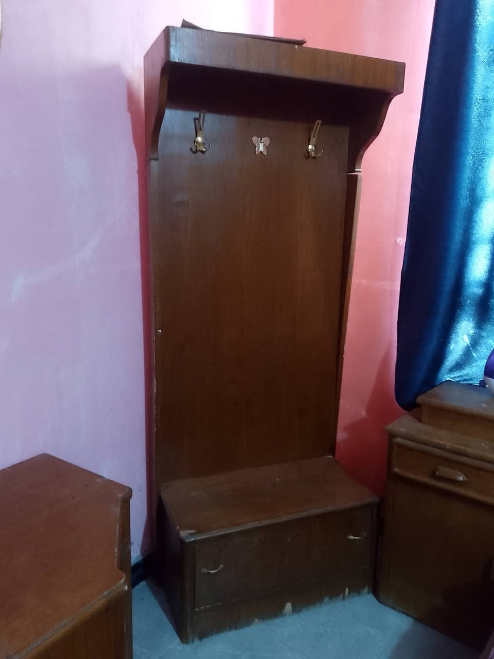 غراض للبيع ميز ابو لمرايا٣٠
زاويه٤٠
ميز ٣٠


**إذا كنت صاحب هذا الإعلان وتريد حذفه لأي سبب، رجاءا أرسل رسالة إلى الدعم الفني**