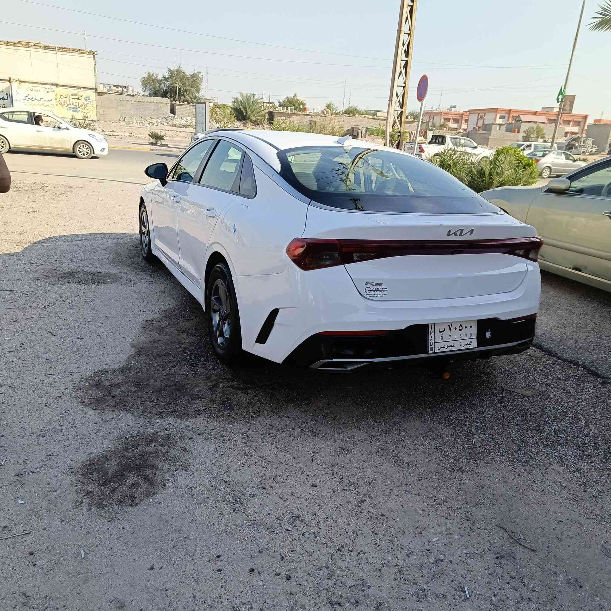 كي فايف مديل 2022 بصره معوقين باقي سنه وصير حره وكاله مضمونه وارد أمريكي حادثه مال أمريكا واضح بل صور 3 قطع  صبغ بدون ضرر داخلي وبدون تبديل كله ليبل واحد ايرباك سليم  السيار جاهزه من كلشي تبريد ثلج تخم تاير جديد حداديه جديده مواصفات بصمه وبيه هواي مواصفات ولايت زينون مشتري ٣ ورقات كلشي جاهز مكينه وكير كفاله ماشيه 43 ميل فقط السعر 130 وبيه مجال رقمي *********** او *********** مكاني البصره ياسين خريبط وضحت كلشي الشراي يتصل مامتواجد على النت
