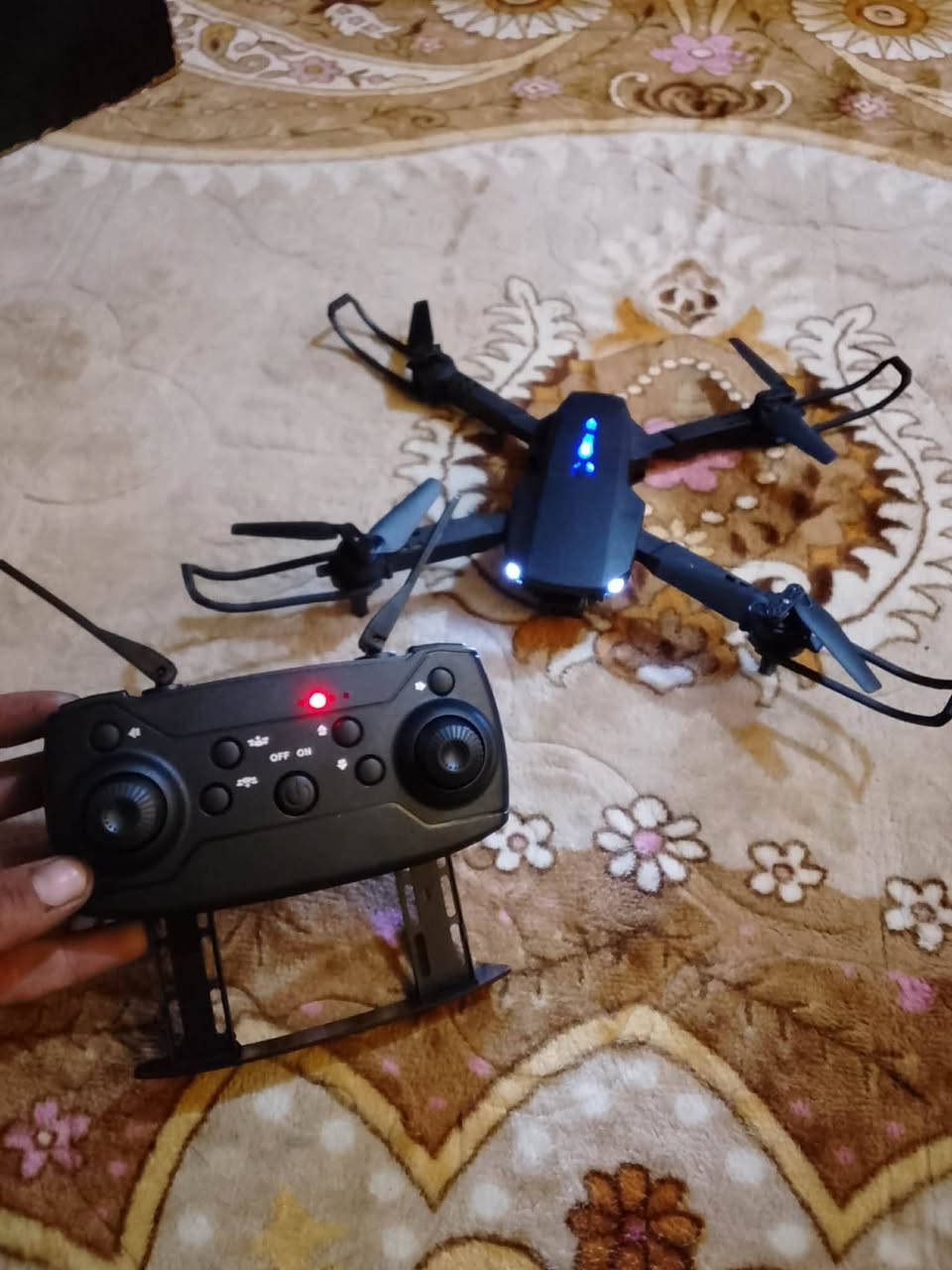 سلام عليكم درون للبيع جديده سعر 30وبيها مجال قليل ***********
