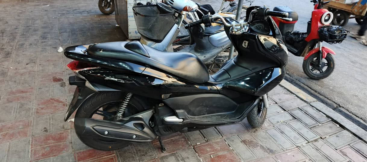 السلام عليكم دراجه Pcx ياباني  نظيفه حلوه شرط الفحص اله تاخذها اي شخص يعرف بيهن جيبه تعال سرعه ١٦٠ 
الدرجه مبيها اي نقص كذلك الوصل الوكاله وياها 
السعر 12 ونص
 وتساب 
***********
