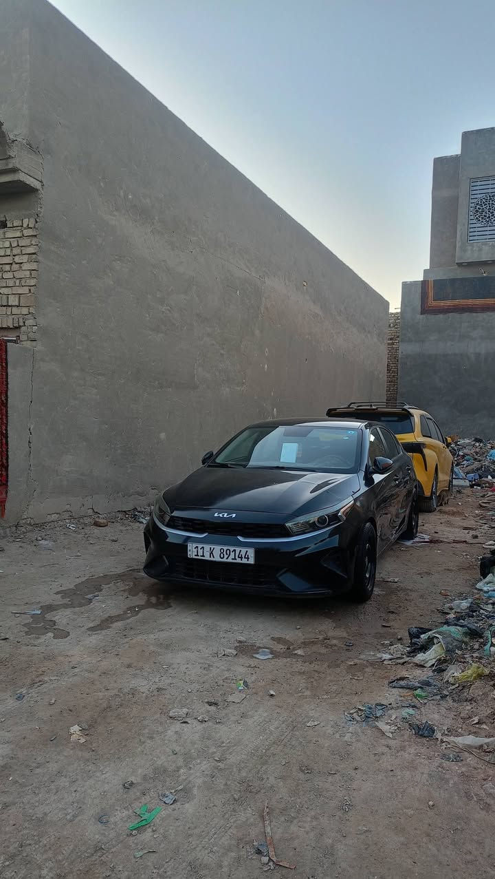 السلام عليكم 
فورتي موديل 2023 
حادثها تبديل جاملغ وصبغ ربع البنيد شاصي لغد كفالة 
مواصفات تبريد قطعتين 
إشارة بالمري 
تدفئة كشنات وستيرن
شحن لاسلكي 
رادار خلفي وامامي وجانبي فول عدا البصمة والفتحة
ترقيم جديد بغداد الجديد بسمي مداور ثاني يوم 
السعر 151وبيها مجال 
مكان السيارة الديوانية 
للاستفسار *********** صور حادث راسلني وتدلل
***********
