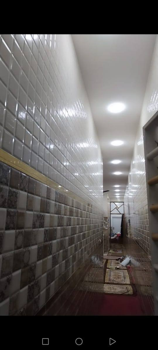 دار للبيع المساحه ١٠٠  متر +٣٥ متر فضله  الواجهة ٤ متر
البناء ١٠٠ متر   طابقين  غرفه وحده فوك وصاله والثالث بيتونه وسطح. .    و ٣٥ متر فضله واقع حال بناء حديث
درجه اولى كما موضح بالصور والمقطع الفيديو 
السعر حاضر ١٦٠ مليون
بيع على المبادره     للمصرف العقاري. 

اذا كان البيع على المبادره من المصرف العقاري
العنوان الشعب الديوان قرب شارع ٢٥
للاستفسار الاتصال *********** جاسم عريبي
*********** محمد جاسم عريبي 
عبر الواتساب متوفر
