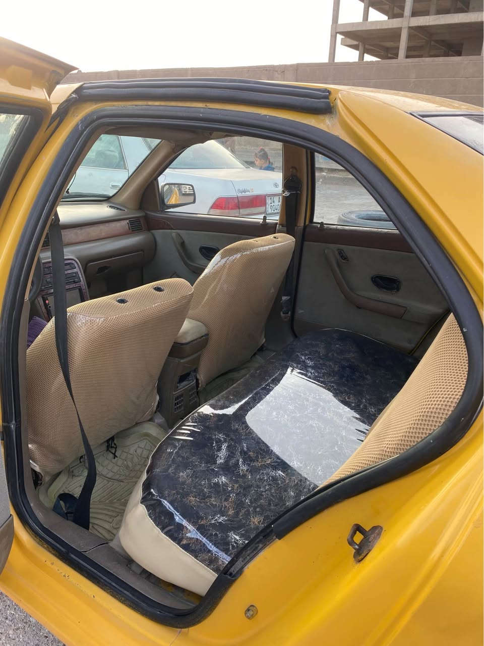 السلام عليكم سمند موديل 11سيارة جديد لا صبغ ولا تبديل بس القماره مصبوغه والباقي كفاله كير محرك كفاله تبريد شغال دوشمه جديده تخم تاير جديد حديد جديد سياره ما ناقصها شي كلشي شغال بيه  شي مكاني البصره السعر 32 وبيه مجال *********** البصرة, العراق
