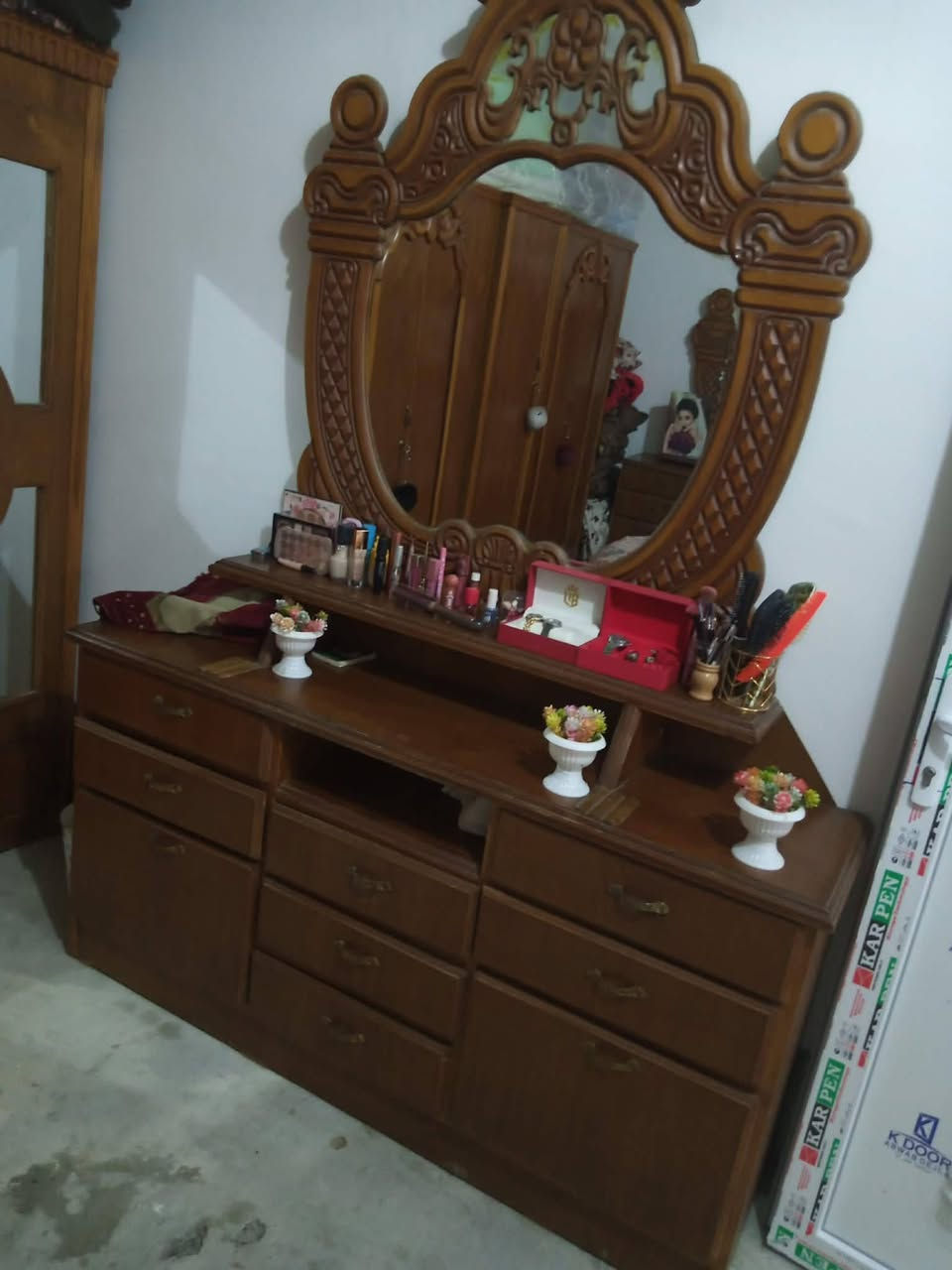 بيع مستعجل غرفه للبيع خشب ثقيل نظافه قدام العين 750 وبيها مجال ***********
