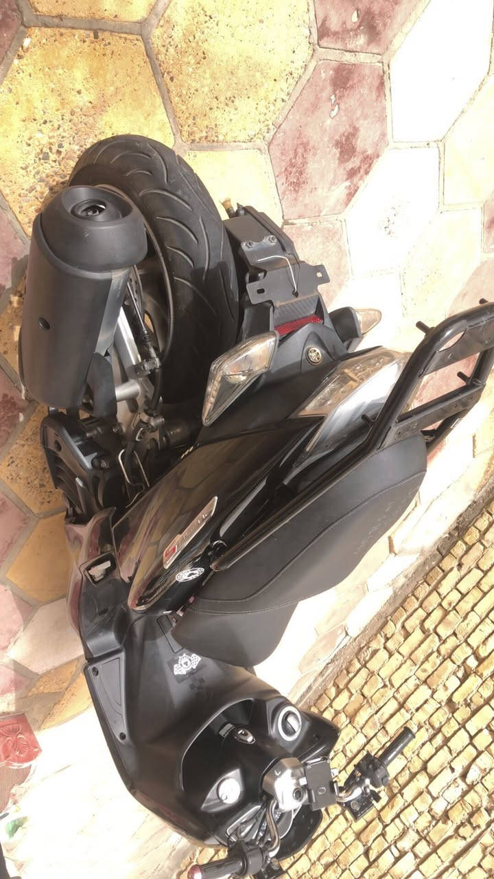 السلام عليكم
السلام عليكم 

🏍️ للبيع: ياماها ماجستي (Yamaha Majesty S) - نظافة توب

دراجة ياماها ماجستي اس  الدراجة بحالة ممتازة جداً (مثل ما موضح بالصور).

المحرك: 155cc، تبريد راديتر (ماء) عزم وقوة ممتازة.

الحالة: كشر نظيف، تشغيل سلف بنقرة واحدة، كهربائيات كاملة وشغالة 100%.

الإضافات: تايرات بحالة جيدة جداً الدراجة جاهزة من كلشي وما محتاجة أي صرف.

التفاصيل:بيه كفر الكلوب مكسور فقط /الباقي كفاله برغي مامفتوح بيها توني ماخذها مصار هوايه 

ماشيه : 76

الموديل: ياماها ماجستي S (حجم 155).

السعر: 1,700,000 دينار وبيها مجال+ ماخذة 2٫500٫000

المكان: [الناصريه].

الرقم : ***********
