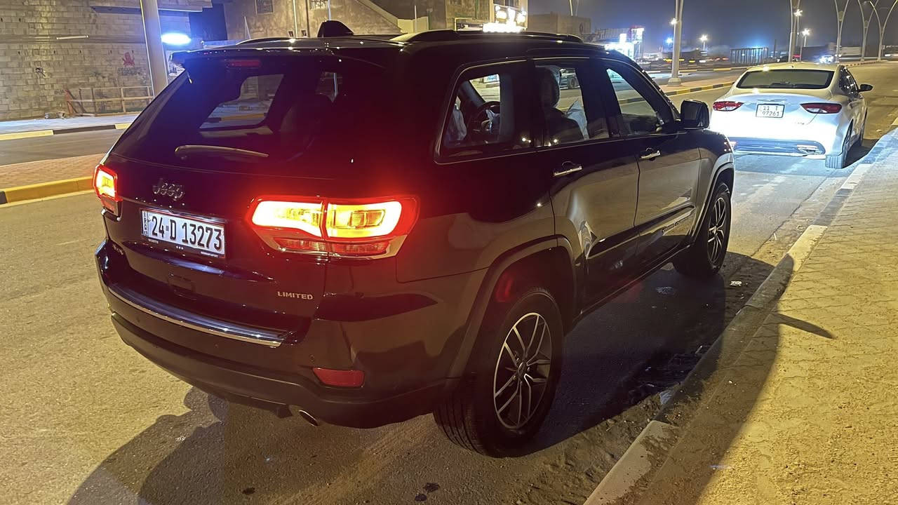 Jeep Grand Cherokee Limited 2017
جيب كراند شيروكي فئة ليميتدد موديل 2017
اللون :- اسود
V6 حجم المحرك :- 3600
نوع الدفع :- دفع رباعي
-: فول مواصفات المواصفات
١- كير ماوس وضعيات قياده
٢- فتحه
٣- كشنات جلد
٤-تدفئه بالكشنات
٥-رادار جانبي
٦- تشغيل عن بعد
٧- شاشه جبيرة
٨- كامره
٩-حساسات اصطفاف وتوقف تلقائي
١٠- كشنات كهرباء السايق والبصفة
١١- تحكم ستيرن جهتين
١٢- هيتر بالمري
١٣- تبريد قطعتين والقطعه الثانيه بيها كيبلين شحن
١٤- نظام سبورت مود
اقتصادي 17 ECO- نظام
رقم دهوك  بأسمي
بعد بيها هواي مواصفات خير من الله
العنوان البصرة الزبير 
السعر 243 وبيها مجال للطيبين
للتواصل ***********
