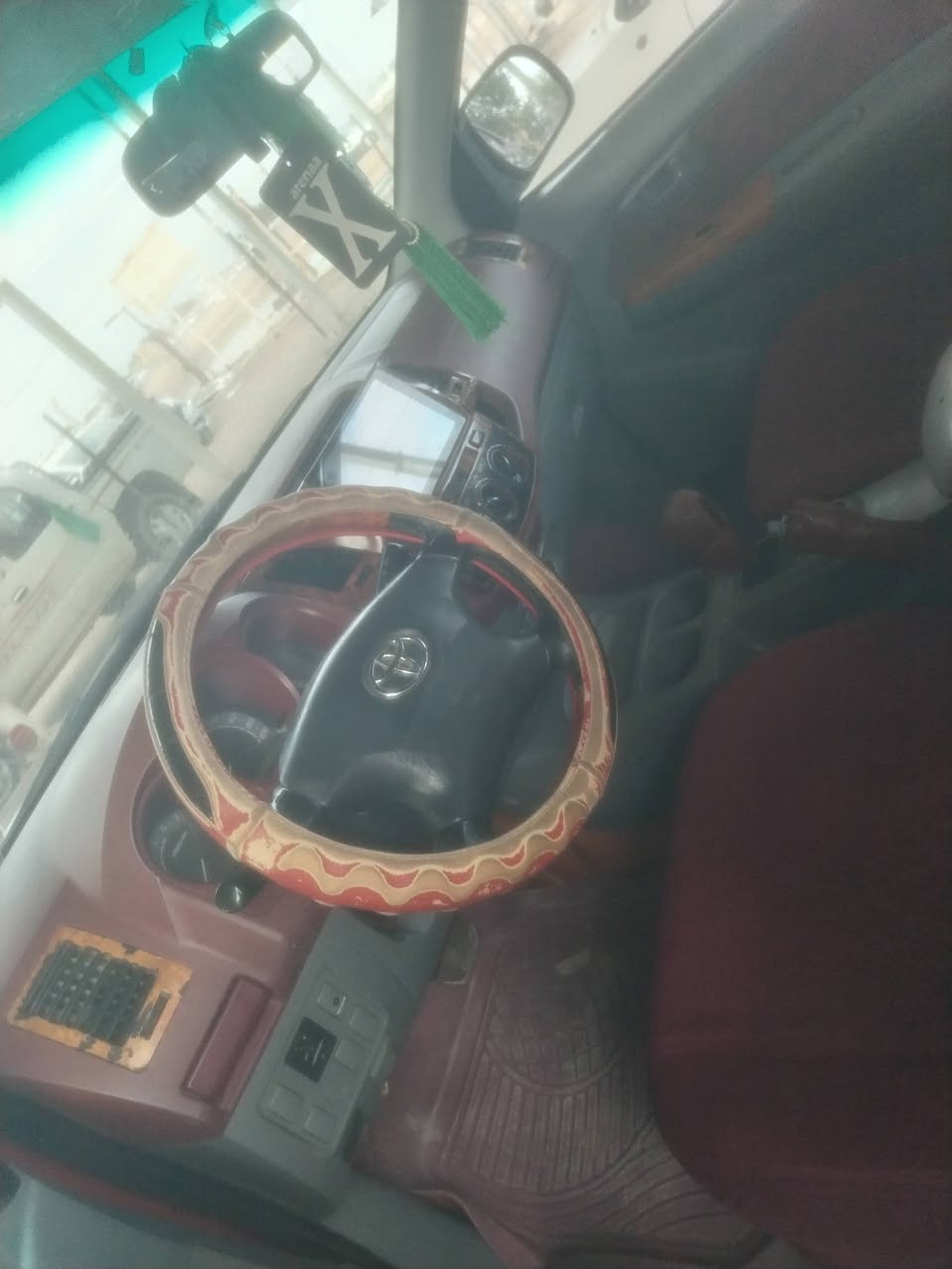 للبيع تيوتا هايلوكس موديل 2009 كفاله عامه رقم السياره بصره نكليزي تماتيك السعر 170وبيها مجال
***********
