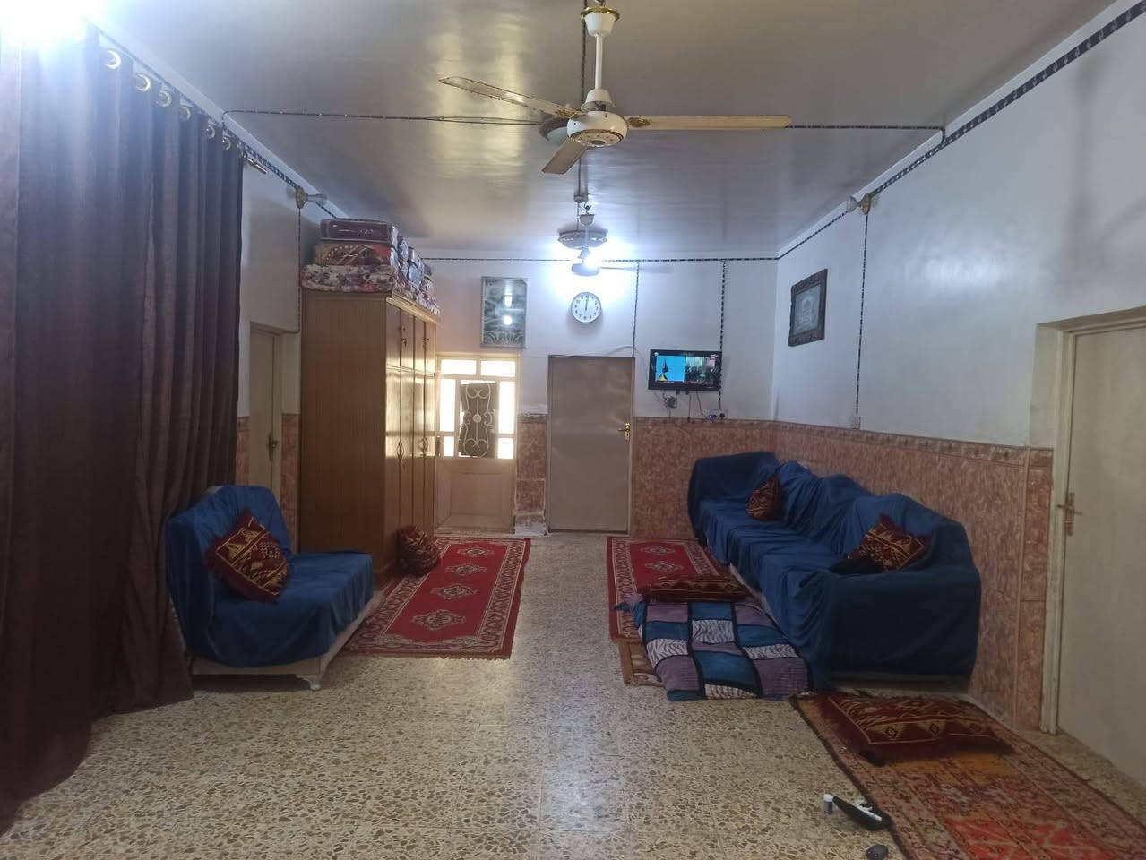 سلام عليكم بيت للبيع في الرضوية الثامنه مساحته 250 متر يحتوي على استقبال وصاله و 3 غرف نوم ومطبخ وتخاريج وكراج للاستفسار ***********
