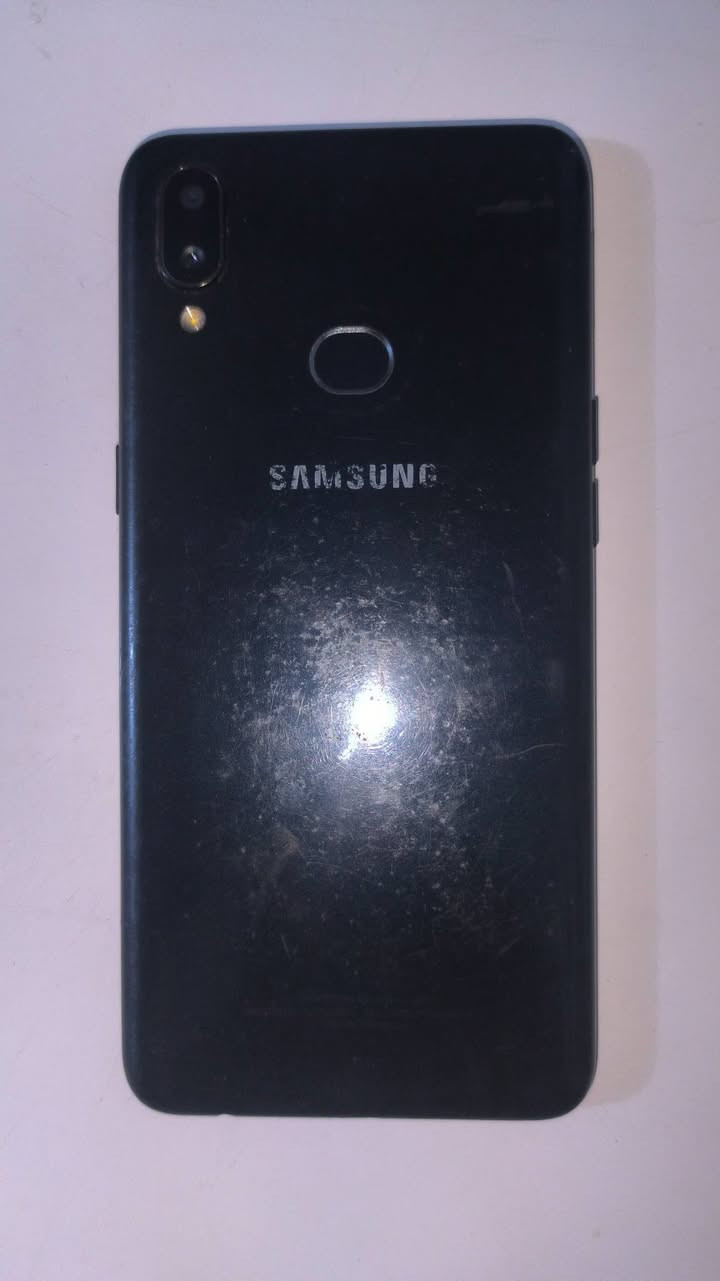 #جهاز_سامسونك_A10s للبيع 
ذاكرة ٣٢ 
رام.   ٢
شاشة مبدلة اصلية
سعره.    ٤٠ الف بي مجال بسيط
***********
***********
