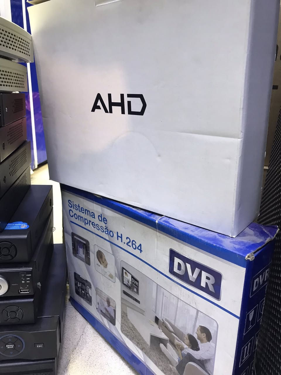 مجموعه من اجهزه DVR  و XVR  لبيع العدد 20 قطعه شرط الفحص ابيعهن شلع توصيل موجود ***********

