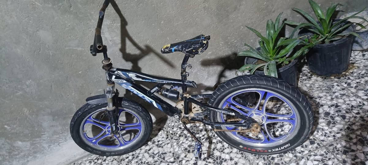 بايسكل للبيع حجم عشرين ابو دبلات وبريك بي ام اكس مابيه اي عيب *********** شهداء شارع البرج سعر 45
