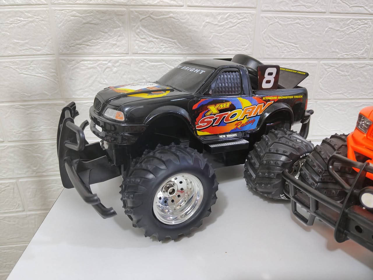 سيارات احجام كبيره بهذا الشكل البرتقاليه بيها اضرار بسيطه بالشكل الخارجي غير معروف شغالات او لا بدون ريمونت اثنينهم سويه 10 الف


**إذا كنت صاحب هذا الإعلان وتريد حذفه لأي سبب، رجاءا أرسل رسالة إلى الدعم الفني**