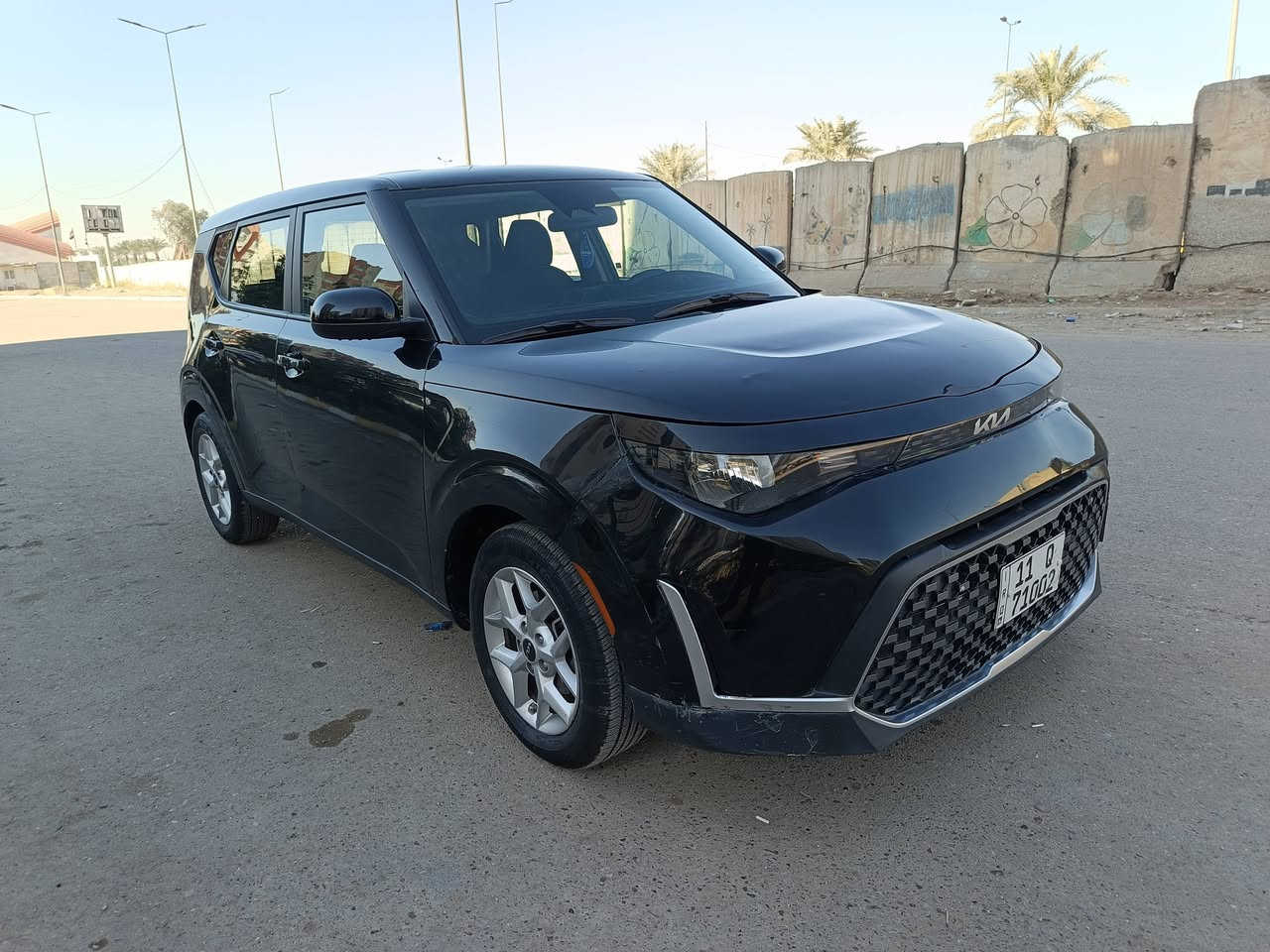 كيا صول للبيع موديل (٢٠٢٣) وارد امريكي 
لون أسود رقم بغداد إنكليزي جديد بأسمي 
محرك ٢٠٠٠ دوش 
ماشيه 40 ألف mi حقيقي 
السنوية مجددة لغاية شهر ١٢ / ٢٠٢٩ 
حادثها موضح بصور السونار 
مكاني بغداد جديدة مجمع الزهور 
السعر (١٤٠) وبيها مال بسيط للشراي 
للتواصل يتوفر واتساب


**إذا كنت صاحب هذا الإعلان وتريد حذفه لأي سبب، رجاءا أرسل رسالة إلى الدعم الفني**