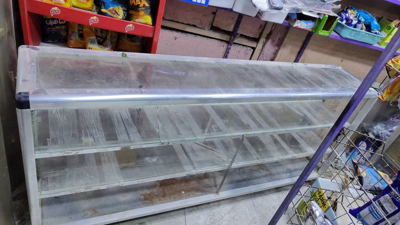 غراض محل للبيع 
فاترينات تفصال ثقيل عدد 2 سعر الواحدة 40 ألف 
فاترينه بحالة متوسطة كبيرة 40 ألف 
متواجدة رفوف 100×20 عدد 40
العنوان الشعلة ام نجم 
للأستفسار ***********
