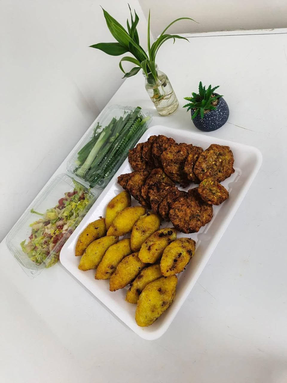 اكلات متنوعة وأسعار مناسبة اكل يوصلكم حار حار وحسب الطلب للطلب واتساب ***********
