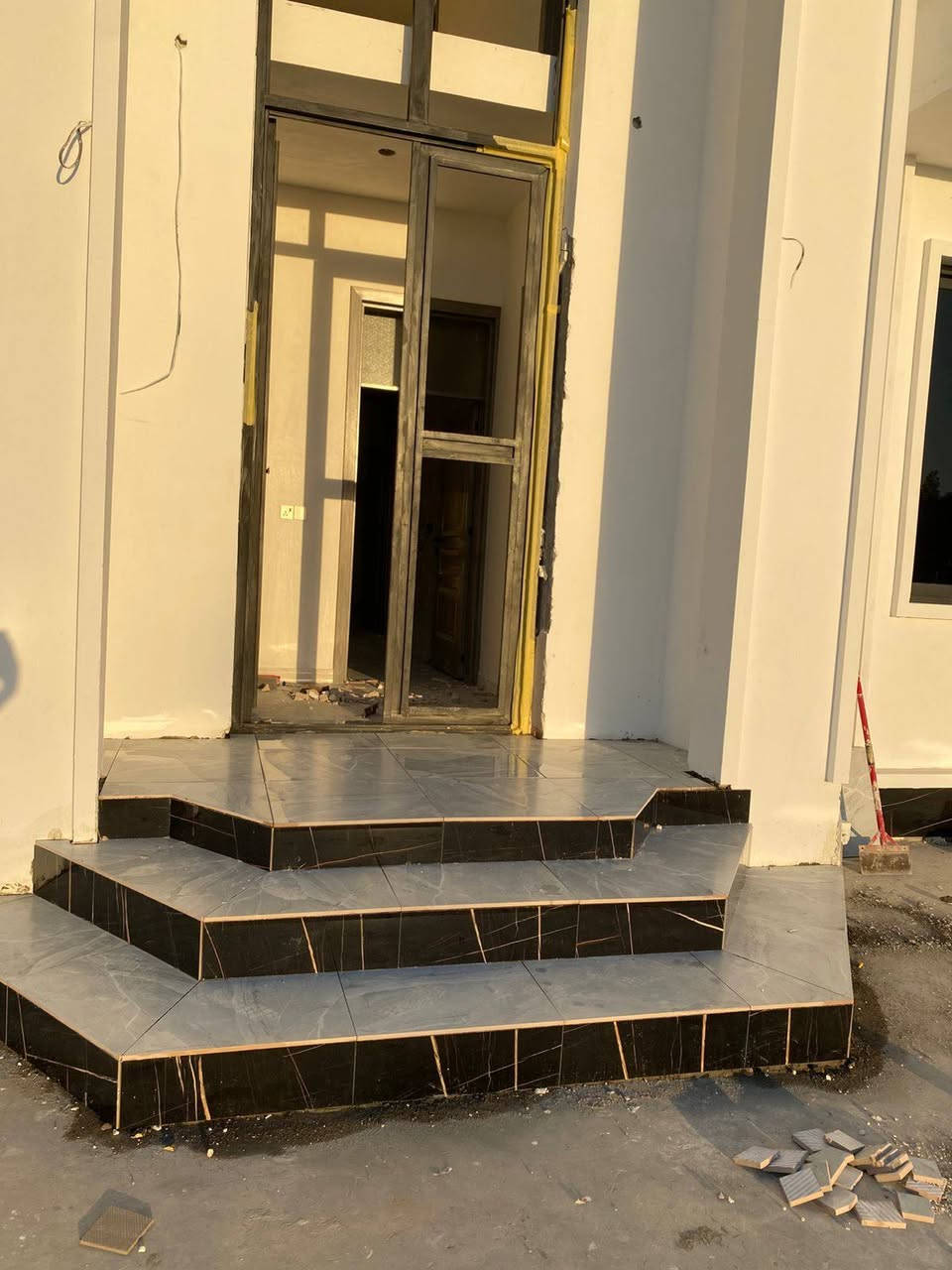 شغل درجه اولى مثل مشوفون تطبيك سيراميك جدران ارضيه درج  وسعر مناسب ليحب يستفسر يتصل ع هذا رقم ***********1
