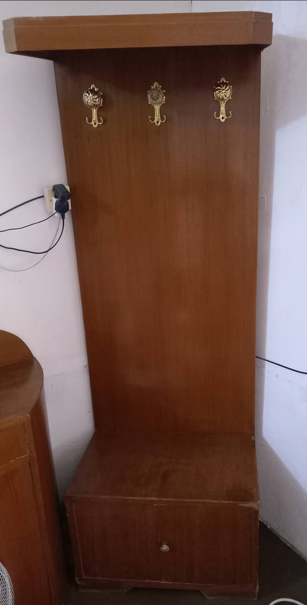 سلام عليكم البيع غرفه نوم خشب عراقي نضافه زينه خشب ثكيل مو خفيف وتجي وشوف بعينك وصلت 350عندك زود حياك الله 
مكاني قرية الرافدة /***********
