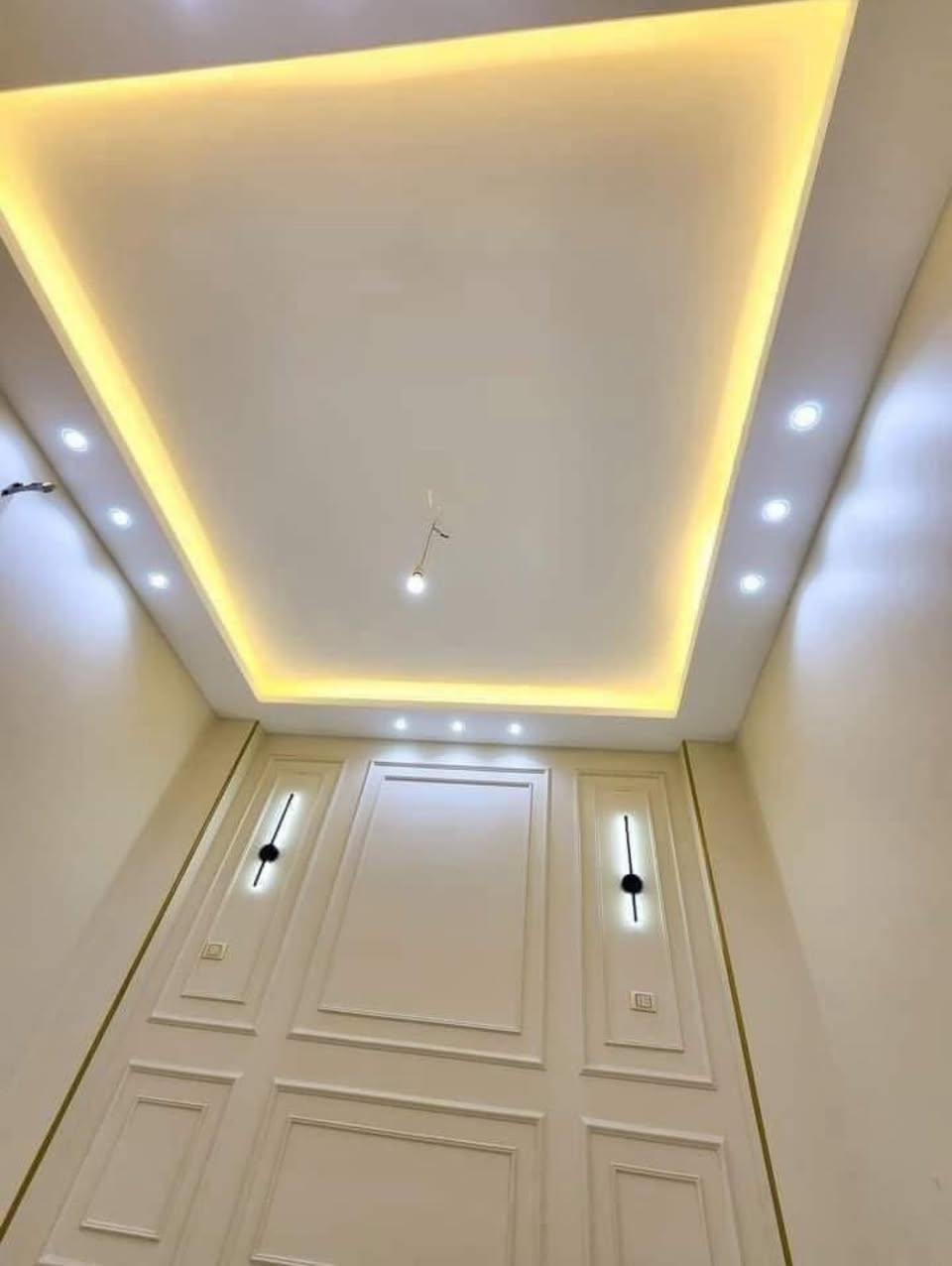 حوّل منزلك إلى تحفة فنية مع تصاميم جبسون بورد عصرية! ✨ #جبسون_بورد
‎هل تبحث عن لمسة جمالية تعطى فخامة وأناقة على منزلك؟ نقدم لك تصاميم جبس بورد وسحبات جبس فاخرة بأسعار لا تُقاوم!
‎✅ عرض خاص لفترة محدودة: بوكس جبسون بورد بـ 30000 فقط!
‎✅ تثقيب الكهرباء مجانا
‎✅ تشكيلة واسعة: جبس بورد عصري، سحابات جبس عربي أصيلة، نقوش ملكية فاخرة.
‎✅ جودة عالية: نستخدم أجود أنواع الجبس لضمان المتانة والجمال.
‎✅ فريق متخصص:كادر عراقي  محترفون ذو خبرة عالية في تصميم وتركيب الجبس.
‎لا تتردد في التواصل معنا بس اليوم للاستفسار والحصول على عرضك الخاص! [***********]
‎#ديكور #تصميم_داخلي #جبس امبورد #سحبات#نقوش #ملكيه#
