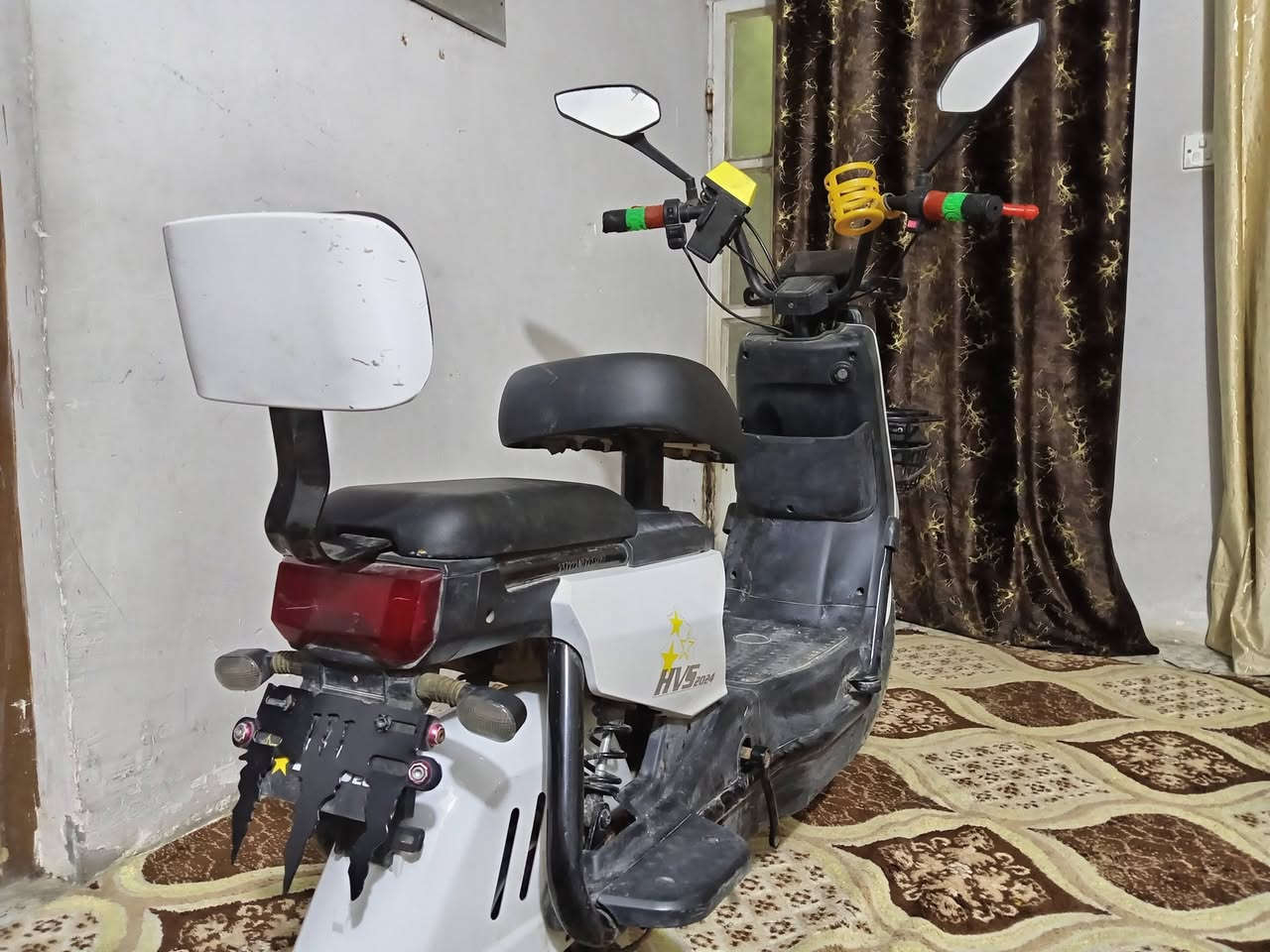 🔌 دراجة كهربائية شحن للبيع
📌 الموديل: HVS 2024
📆 مدة الاستخدام: 5 أشهر فقط
⚡ الاستعمال: خفيف ونظيف
🔋 البطارية: بحالة ممتازة وتشحن طبيعي
🪑 المواصفات:
كرسي خلفي
سلة أمامية
مرايات
إضاءة أمامية وخلفية
مريحة ومناسبة للاستعمال اليومي
✅ الحالة: شغالة 100% وما تحتاج شي
💰 السعر: (500/قابله للتفاوض)
📍 المكان: (بغداد)
📞 للاستفسار: خاص / اتصال
(***********)
