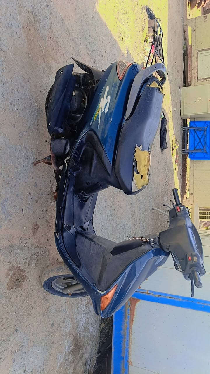 دراجه فراشه للبيع مجفته انه مجفتها بيدي الله شاهد بستم بوشه جديد عوزها بس باتري كابريته جديده سعر 350 وبيها مجال مكاني البصره العاليه اتصال او واتساب ***********
