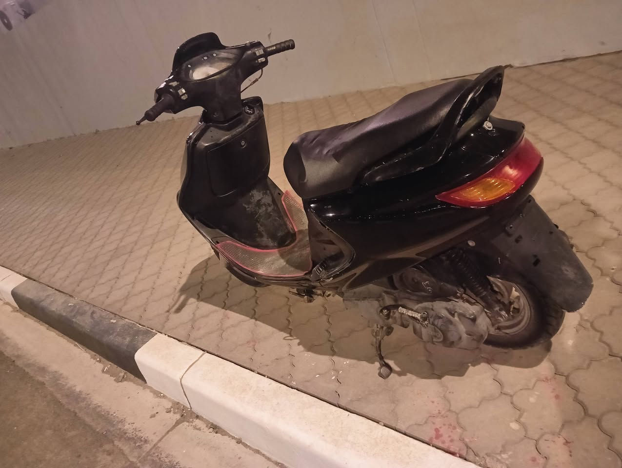 سلام عليكم دراجة فراشه للبيع مكينه ما مفتوحة خير من الله كهربائياتها كلها شغاله سلف وهندر شغاله دبلات أمامي وخلفي شغالات اشاير شغالات لايت عالي ناصي شغال السعر 550 وبيها مجال بسيط المكان البصرة الزبير رقمي للتواصل ***********
