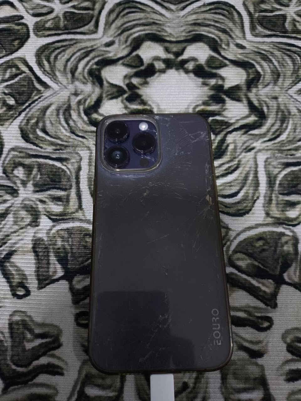 السلام عليكم 
14برو ماكس 256بطارية85جهاز نظيف بس فيس إيدي طفى والضهر مفطور
سعره665وبي مجال أو مراوس 
رقمي ***********
