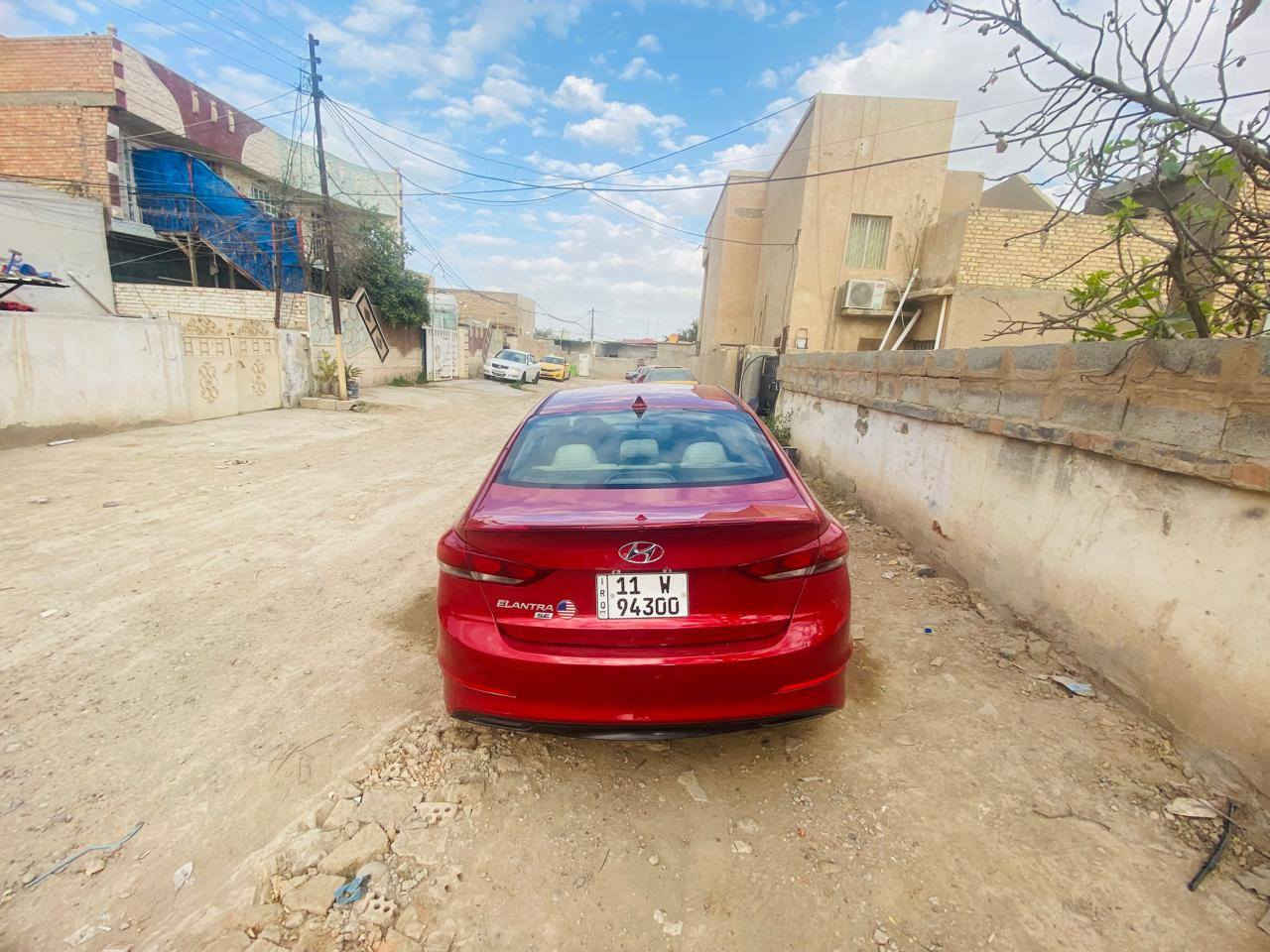 السلام عليكم ورحمة الله  شباب الانترا ١٧ أمريكي طابه كلين مدعومه شخط قوي نشخطت صبغتها يم المندلاوي  قطعتين باب خلفيه وجاملغ خلفي منقط عليهن بالصور مبدل كور ذراع الزنجيل سياره خير من الله صدر امامي جديد نقصها بس تايرات بسمي بغداد رايدها ١١٥ بيها مجال حك الجيه شاشه مبدللها مكاني بغداد شيخ عمر ***********
